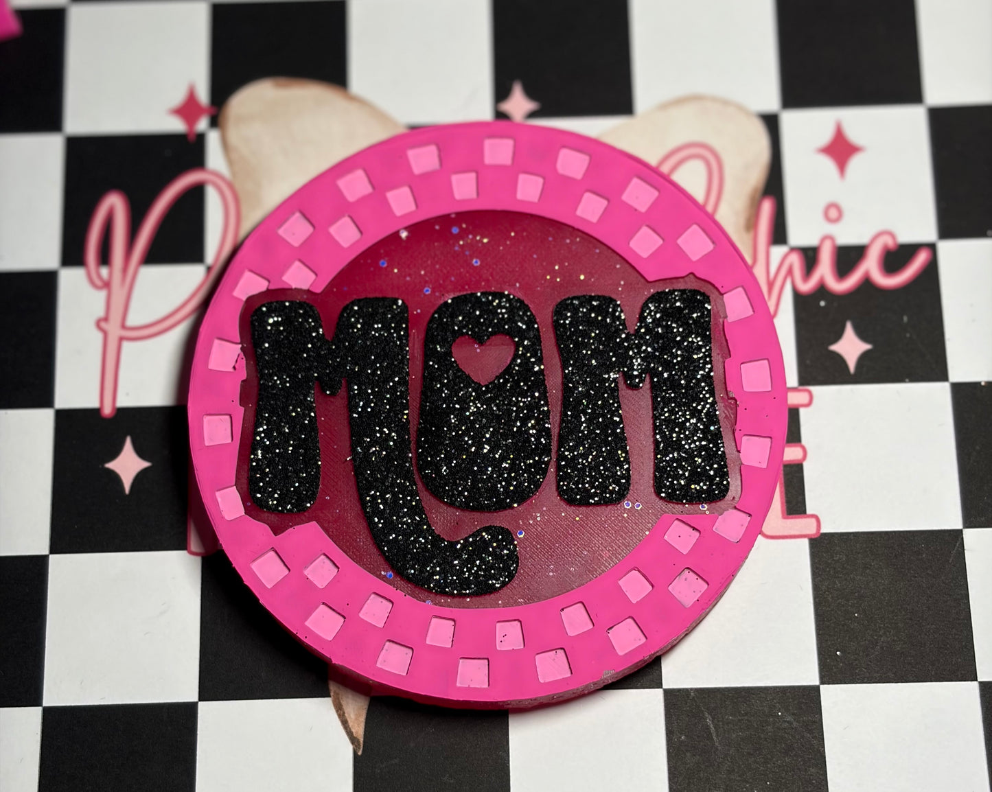 Checkered Mom Round